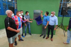 Imagem da notícia - Wilson Lima entrega mais dois campos de futebol completamente revitalizados