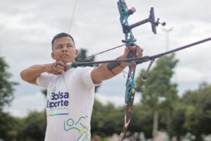Imagem da notícia - Atleta indígena do tiro com arco é promessa para Olimpíadas de Paris 2024