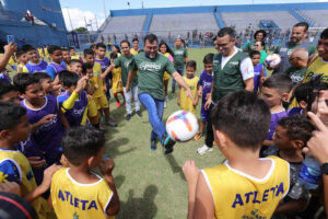 “Pelci cuida das crianças e o RespirAR dos pais”, diz Wilson Lima ao ampliar oferta dos programas para estádios de Manaus
