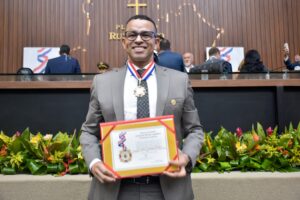 Imagem da notícia - Jorge Oliveira, Secretário da Sedel recebe Medalha do Mérito Legislativo 2023